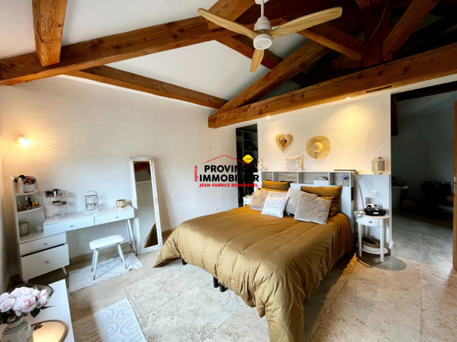 Villa de charme contemporaine sur 2500 m² de terrain et vue