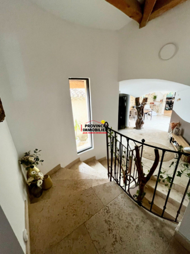 Villa de charme contemporaine sur 2500 m² de terrain et vue