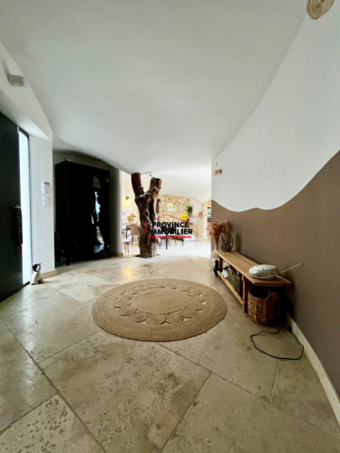 Villa de charme contemporaine sur 2500 m² de terrain et vue