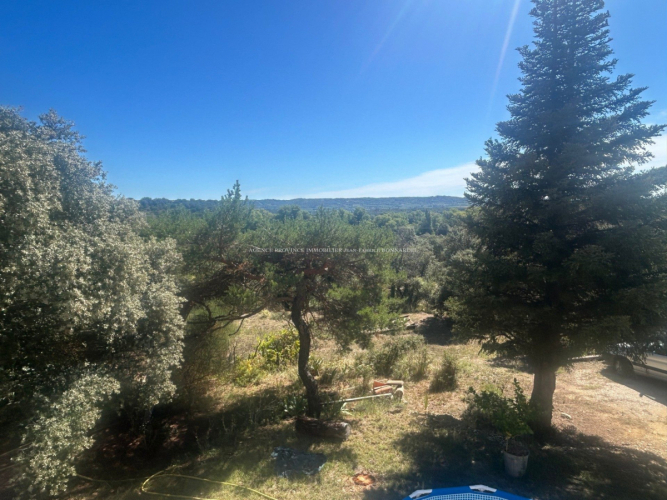 En campagne avec vue dominante