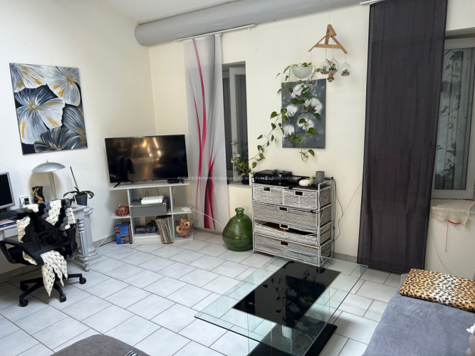 Immeuble avec commerce et logement de type 4