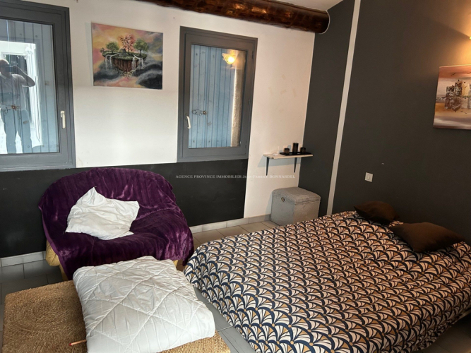 Immeuble avec commerce et logement de type 4