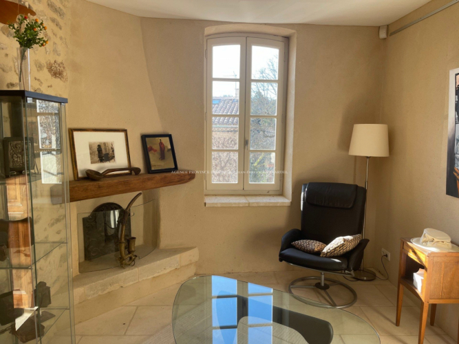 Maison de village en pierres avec vue dominante