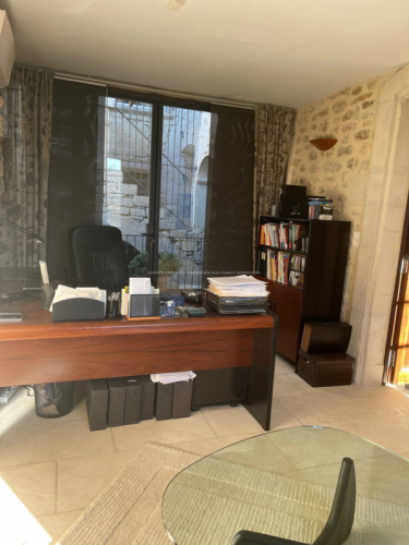 Maison de village en pierres avec vue dominante
