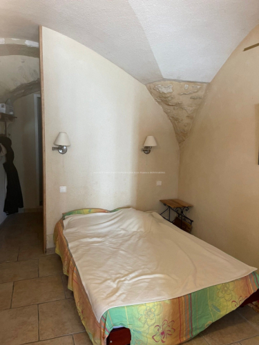 Maison de village en pierres avec vue dominante