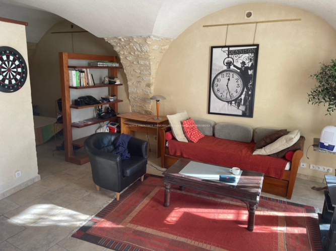 Maison de village en pierres avec vue dominante