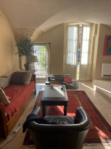Maison de village en pierres avec vue dominante