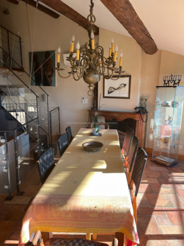Maison de village en pierres avec vue dominante