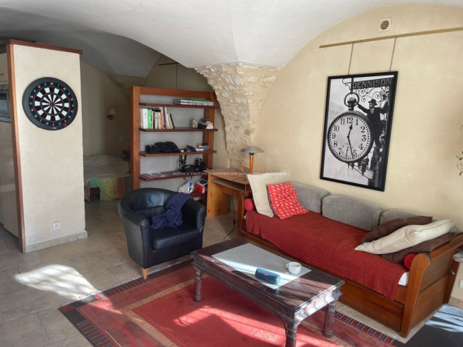 Maison de village en pierres avec vue dominante
