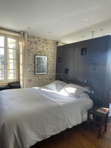 Maison de village en pierres avec vue dominante