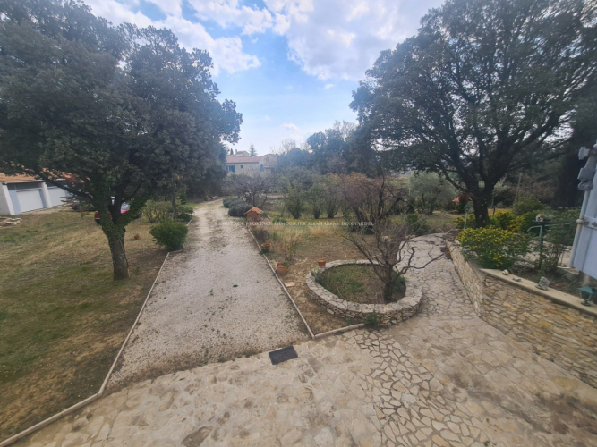 CHARMANT VILLAGE PROVENCAL