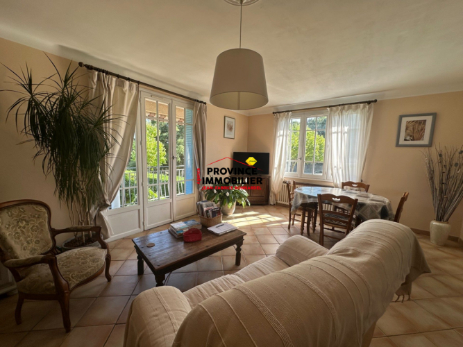 Maison soignée avec vue dégagée
