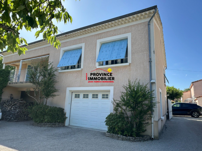 Maison soignée avec vue dégagée