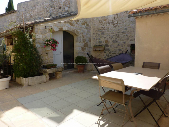MAISON DE VILLAGE AVEC PISCINE