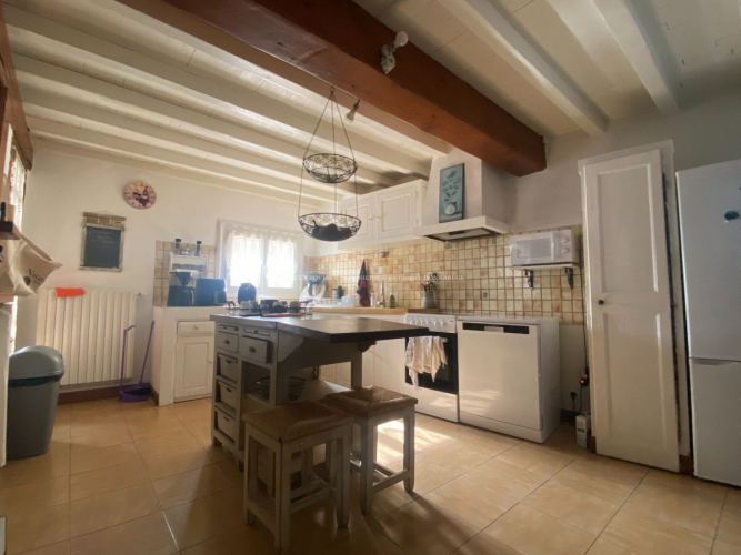 MAISON DE VILLAGE AVEC PISCINE