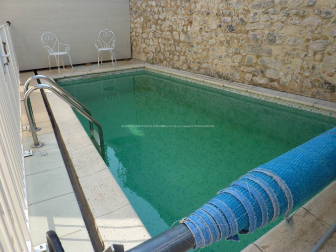 MAISON DE VILLAGE AVEC PISCINE