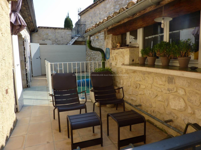 MAISON DE VILLAGE AVEC PISCINE