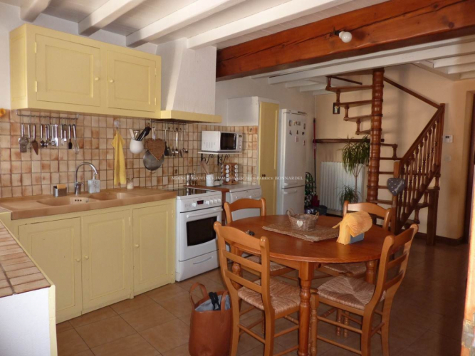 MAISON DE VILLAGE AVEC PISCINE