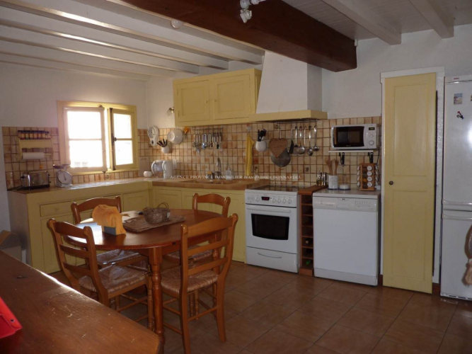 MAISON DE VILLAGE AVEC PISCINE