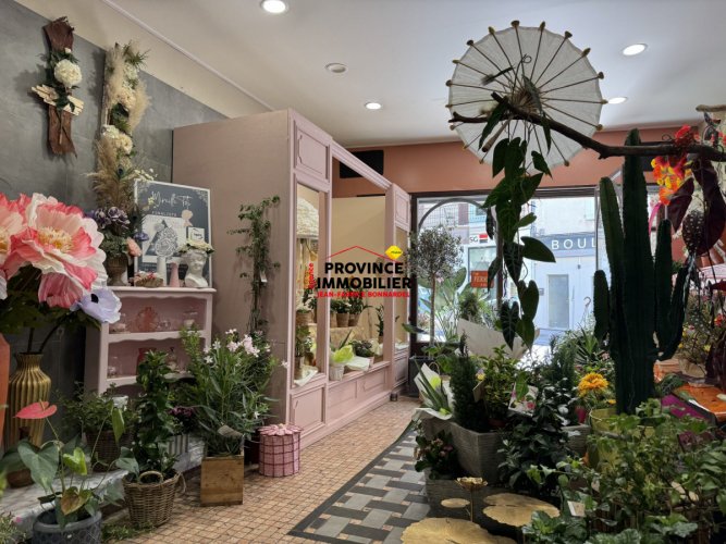 Fonds de commerce au coeur du village