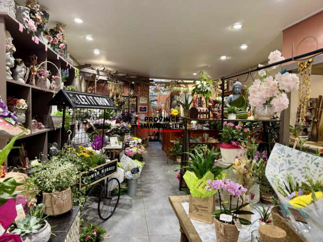 Fonds de commerce au coeur du village