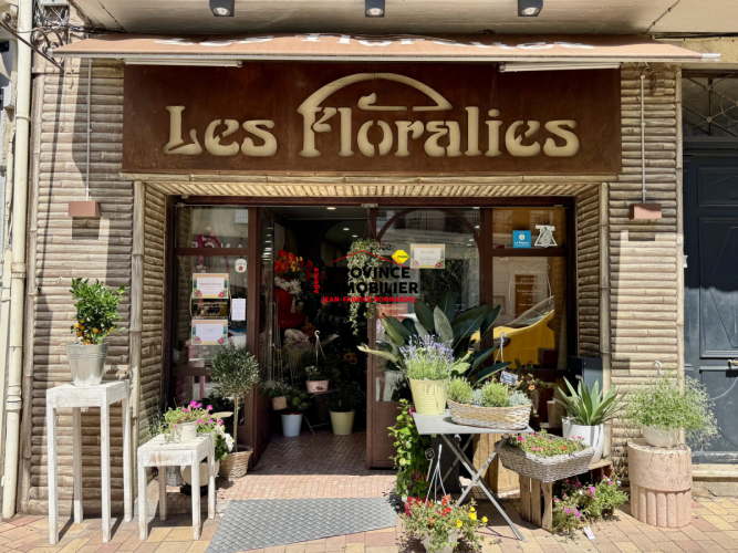 Fonds de commerce au coeur du village