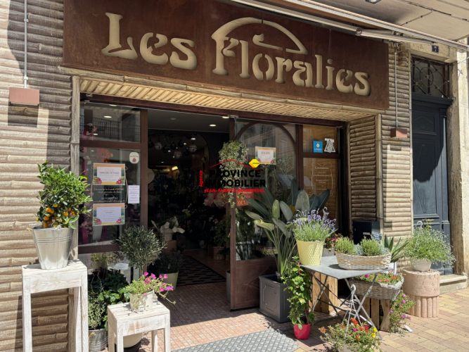 Fonds de commerce au coeur du village