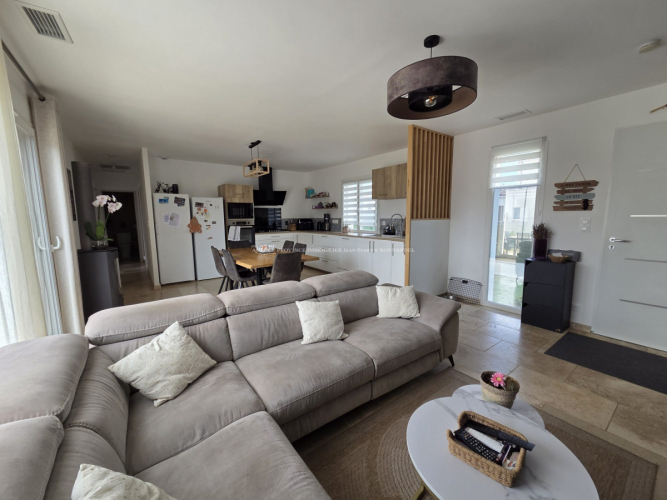 Villa neuve dans quartier résidentiel