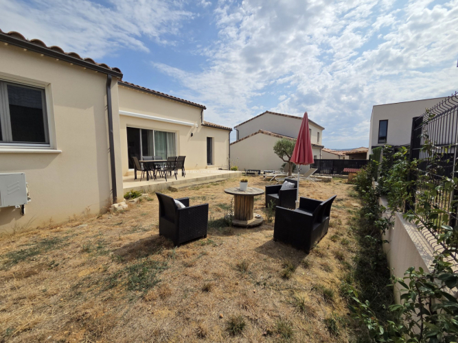 Villa neuve dans quartier résidentiel