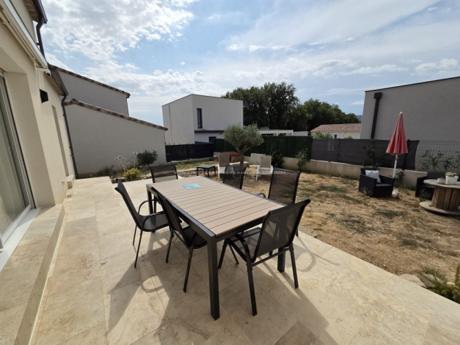Villa neuve dans quartier résidentiel