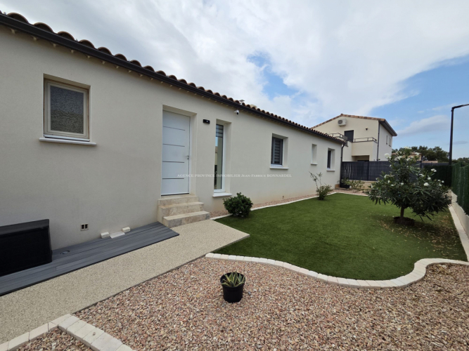 Villa neuve dans quartier résidentiel