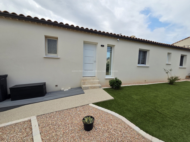 Villa neuve dans quartier résidentiel