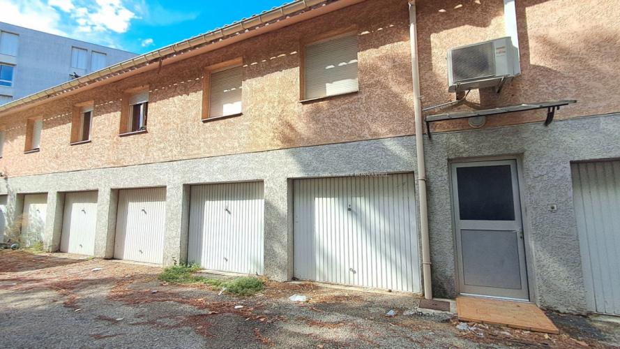 Lot de 8 garages