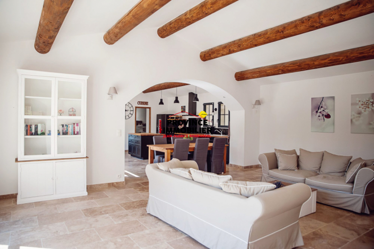 VILLA SUR LES HAUTEURS DE SUZE LA ROUSSE