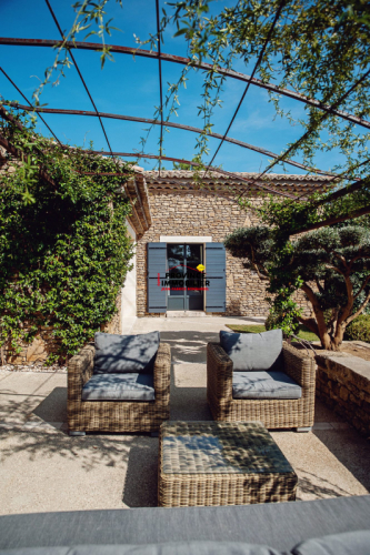 VILLA SUR LES HAUTEURS DE SUZE LA ROUSSE