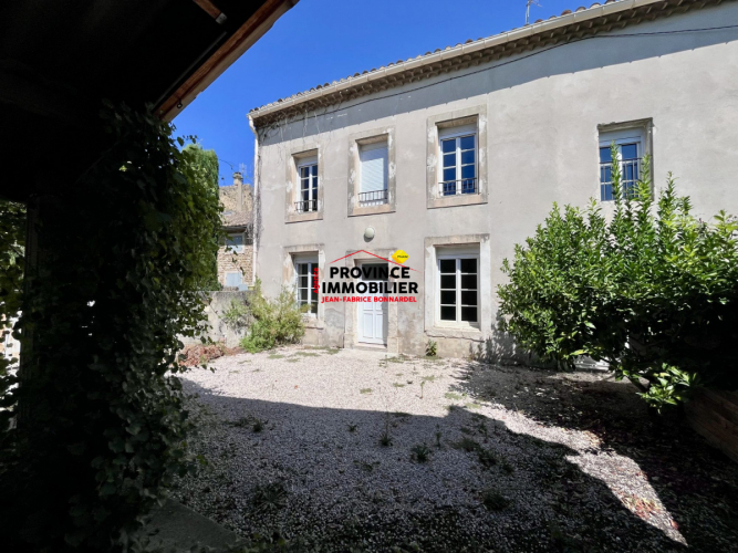 Maison de village avec cours