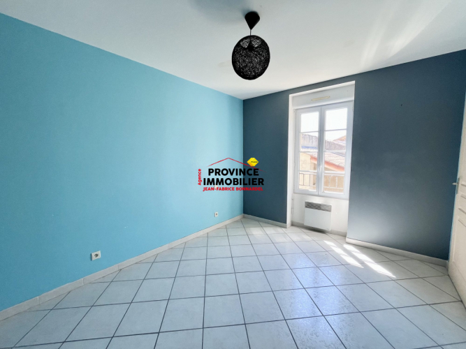 Maison de village avec cours