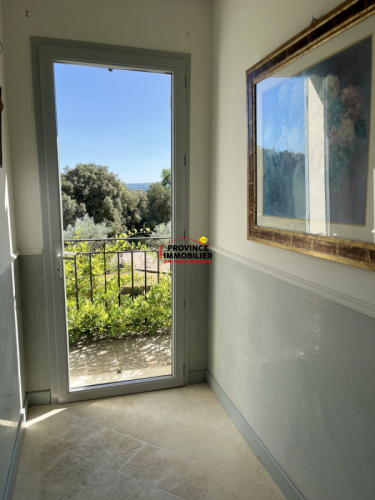 Propriété d’exception – Élégance intemporelle & panorama rare sur le Ventoux et le Château