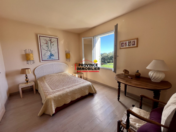 Propriété d’exception – Élégance intemporelle & panorama rare sur le Ventoux et le Château