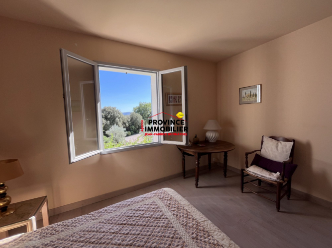Propriété d’exception – Élégance intemporelle & panorama rare sur le Ventoux et le Château