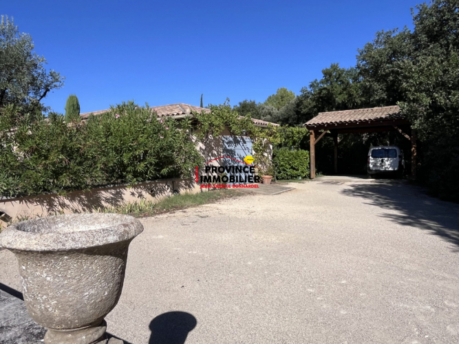 Propriété d’exception – Élégance intemporelle & panorama rare sur le Ventoux et le Château