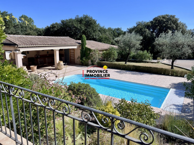 Propriété d’exception – Élégance intemporelle & panorama rare sur le Ventoux et le Château