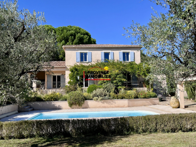 Propriété d’exception – Élégance intemporelle & panorama rare sur le Ventoux et le Château