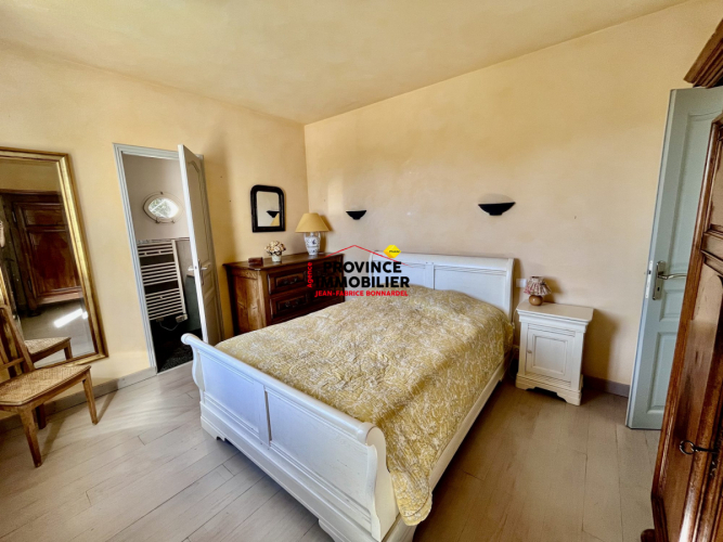 Propriété d’exception – Élégance intemporelle & panorama rare sur le Ventoux et le Château