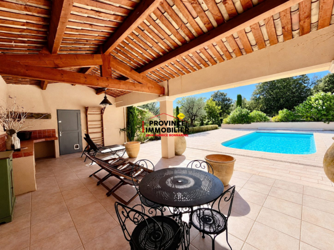 Propriété d’exception – Élégance intemporelle & panorama rare sur le Ventoux et le Château