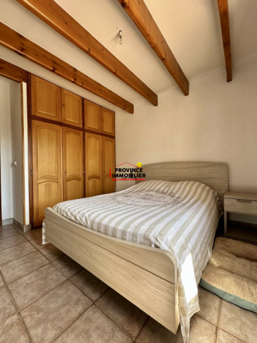 Maison de village avec piscine, jardin et garage