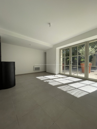 Logement neuf dans village