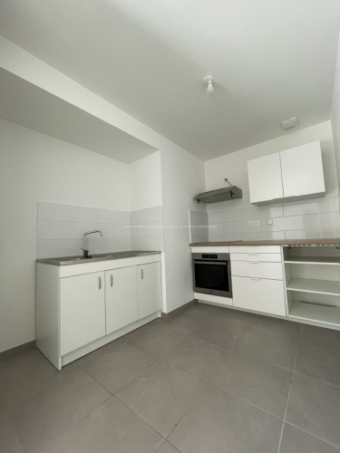 Logement neuf dans village