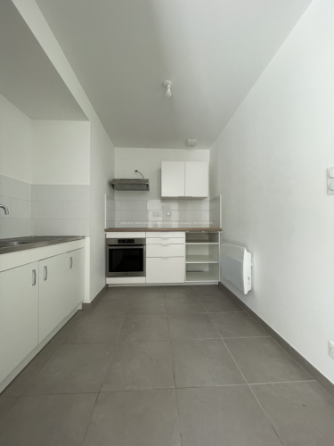 Logement neuf dans village