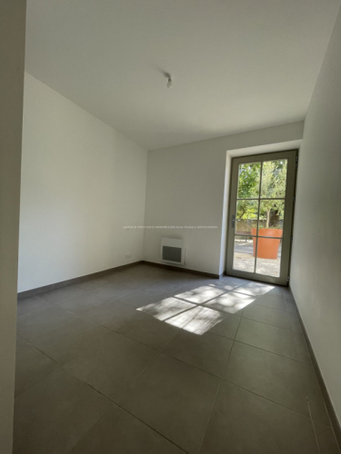 Logement neuf dans village